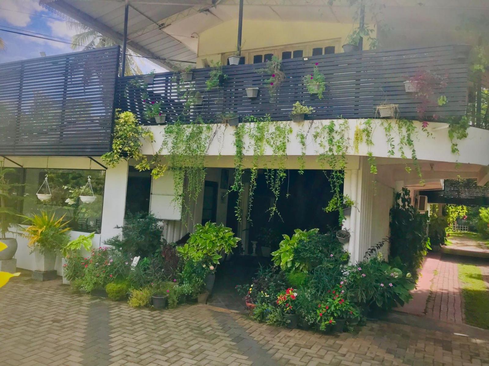 Pinidiya Resort Anuradhapura Buitenkant foto