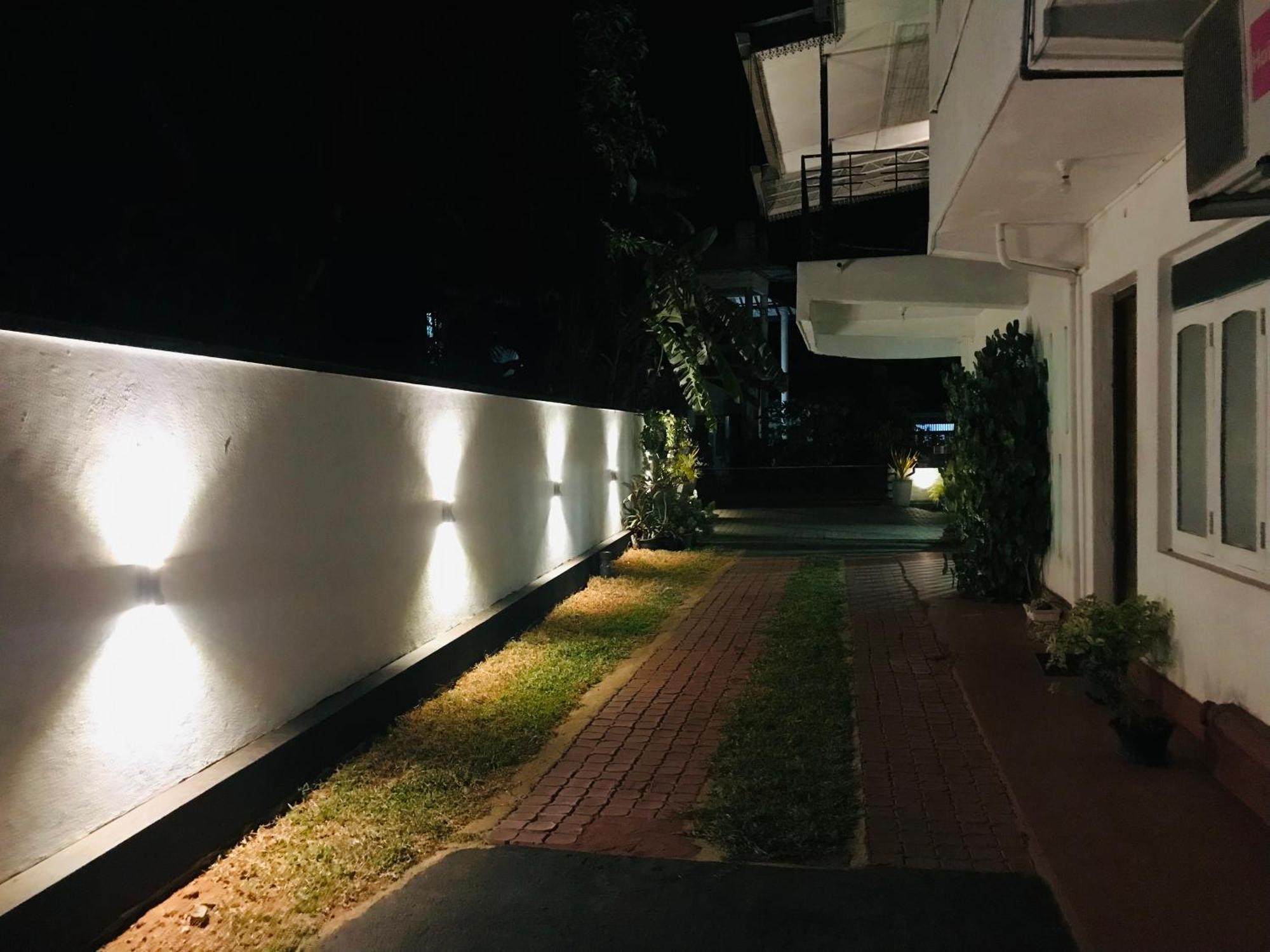 Pinidiya Resort Anuradhapura Buitenkant foto