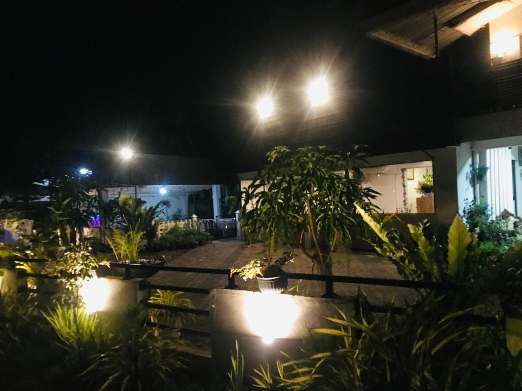 Pinidiya Resort Anuradhapura Buitenkant foto