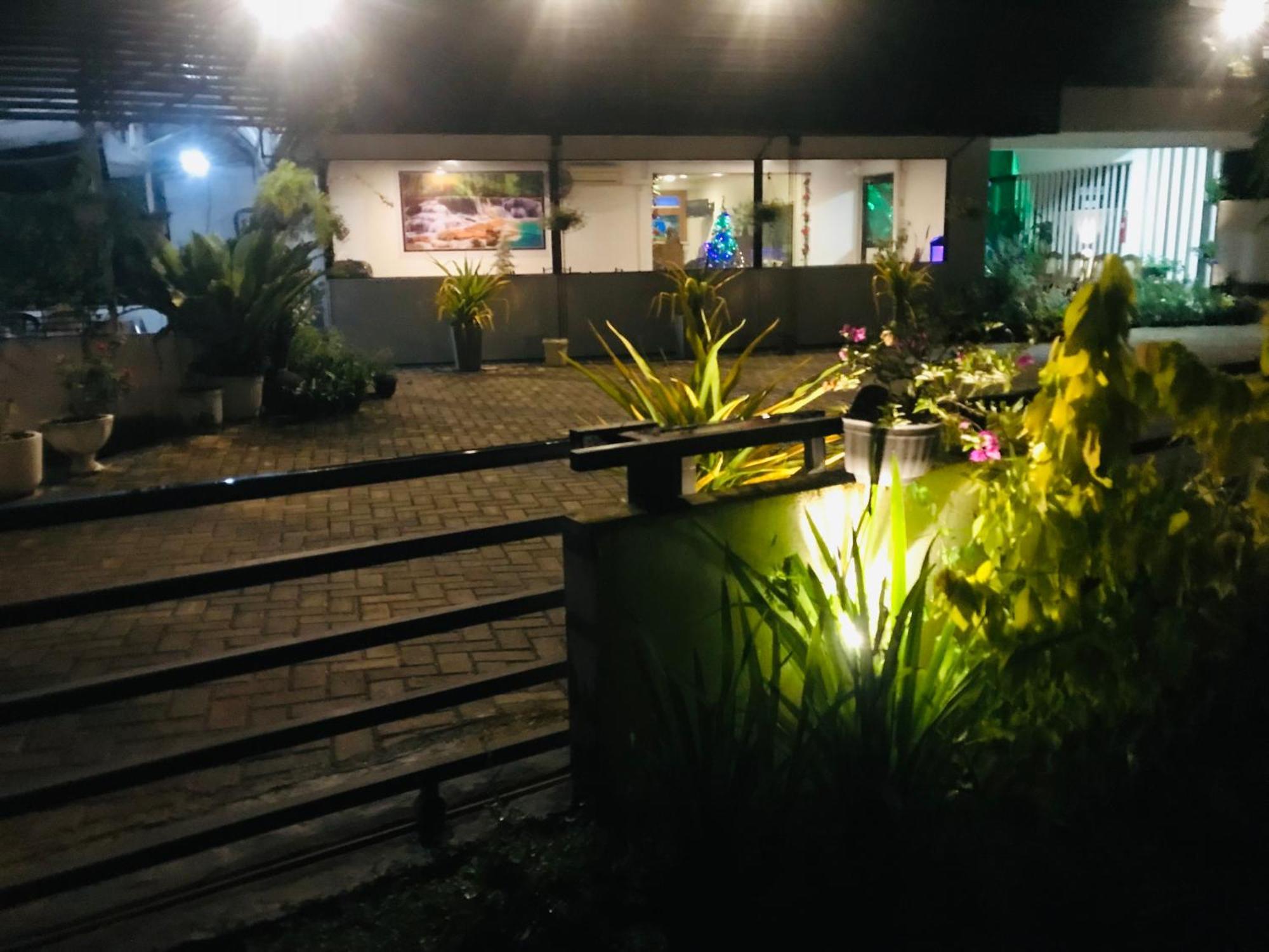 Pinidiya Resort Anuradhapura Buitenkant foto
