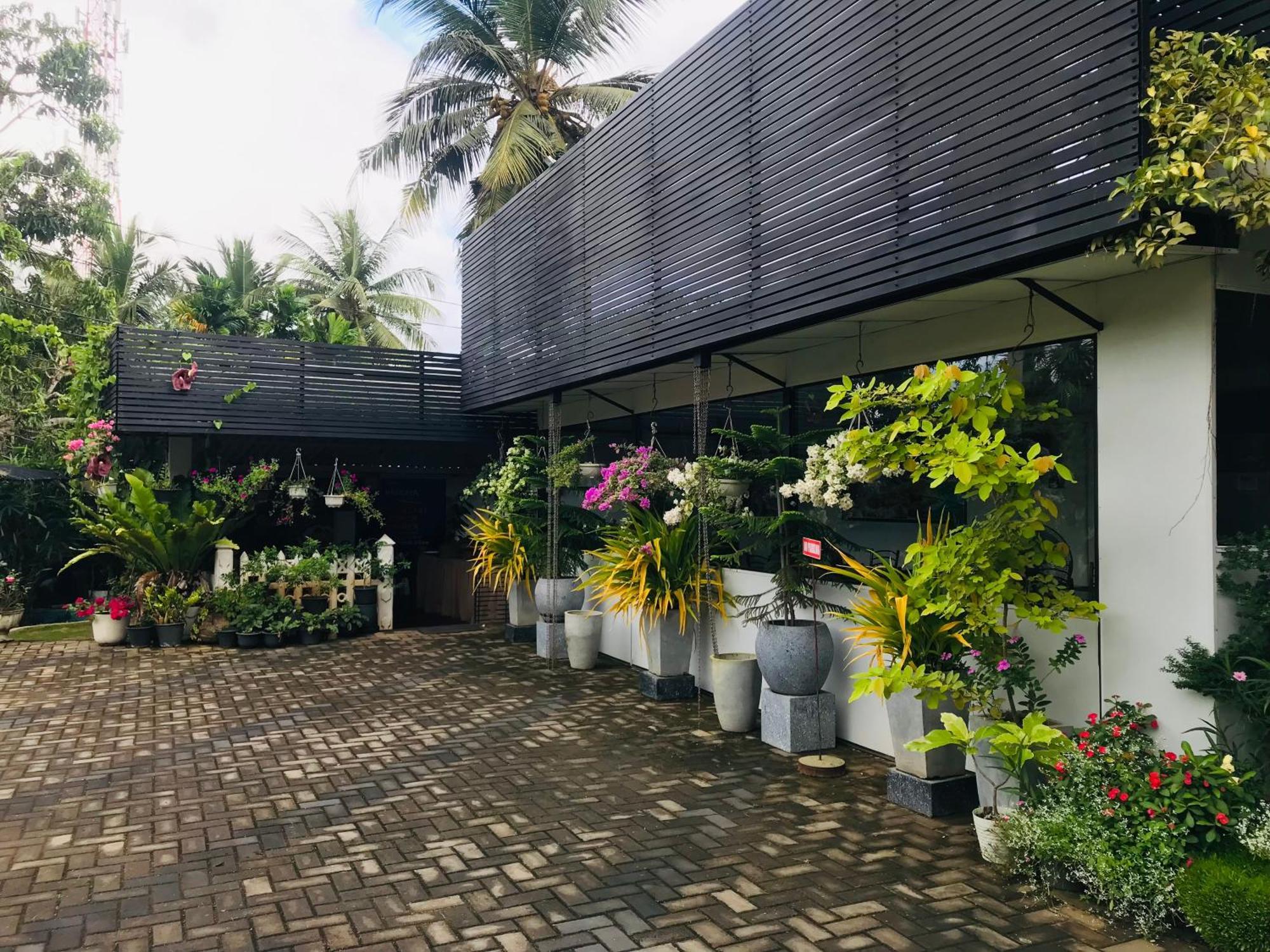 Pinidiya Resort Anuradhapura Buitenkant foto