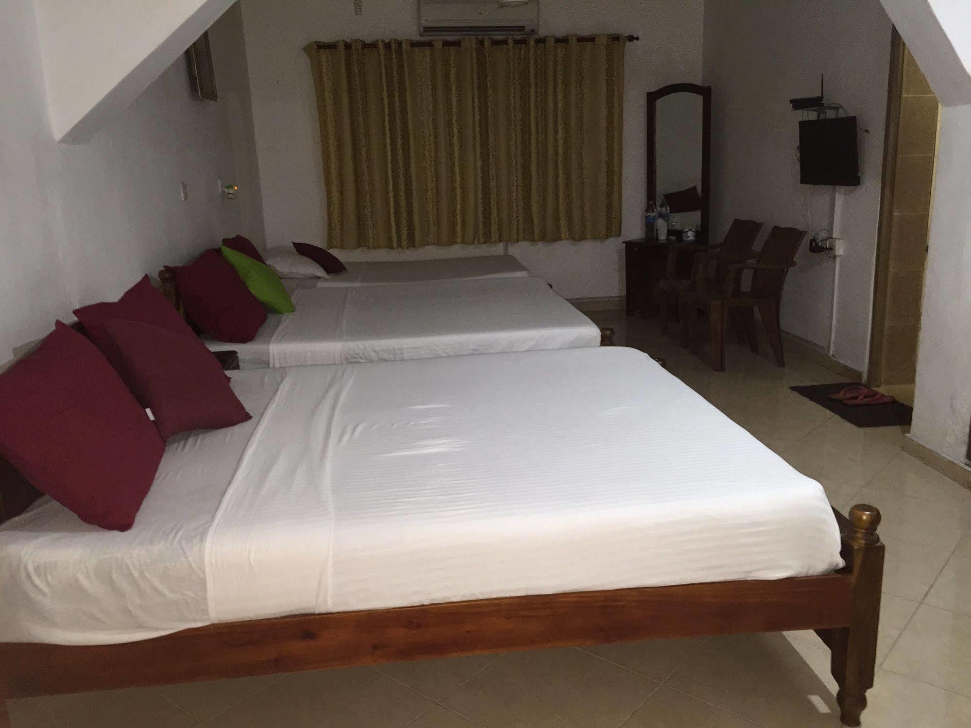 Pinidiya Resort Anuradhapura Buitenkant foto